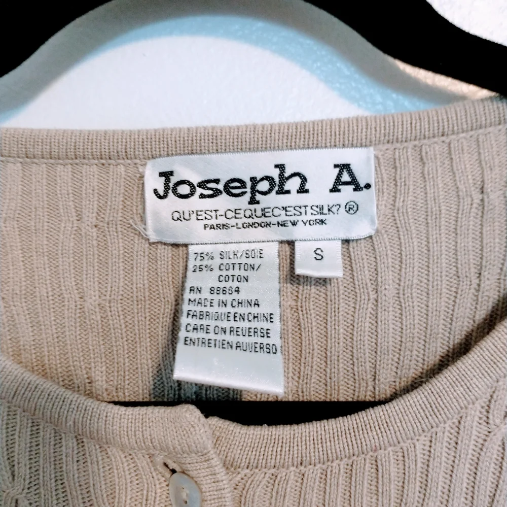 Joseph A Y2K silk beige ribbed button up long sleeve cardigan size small. Pillin